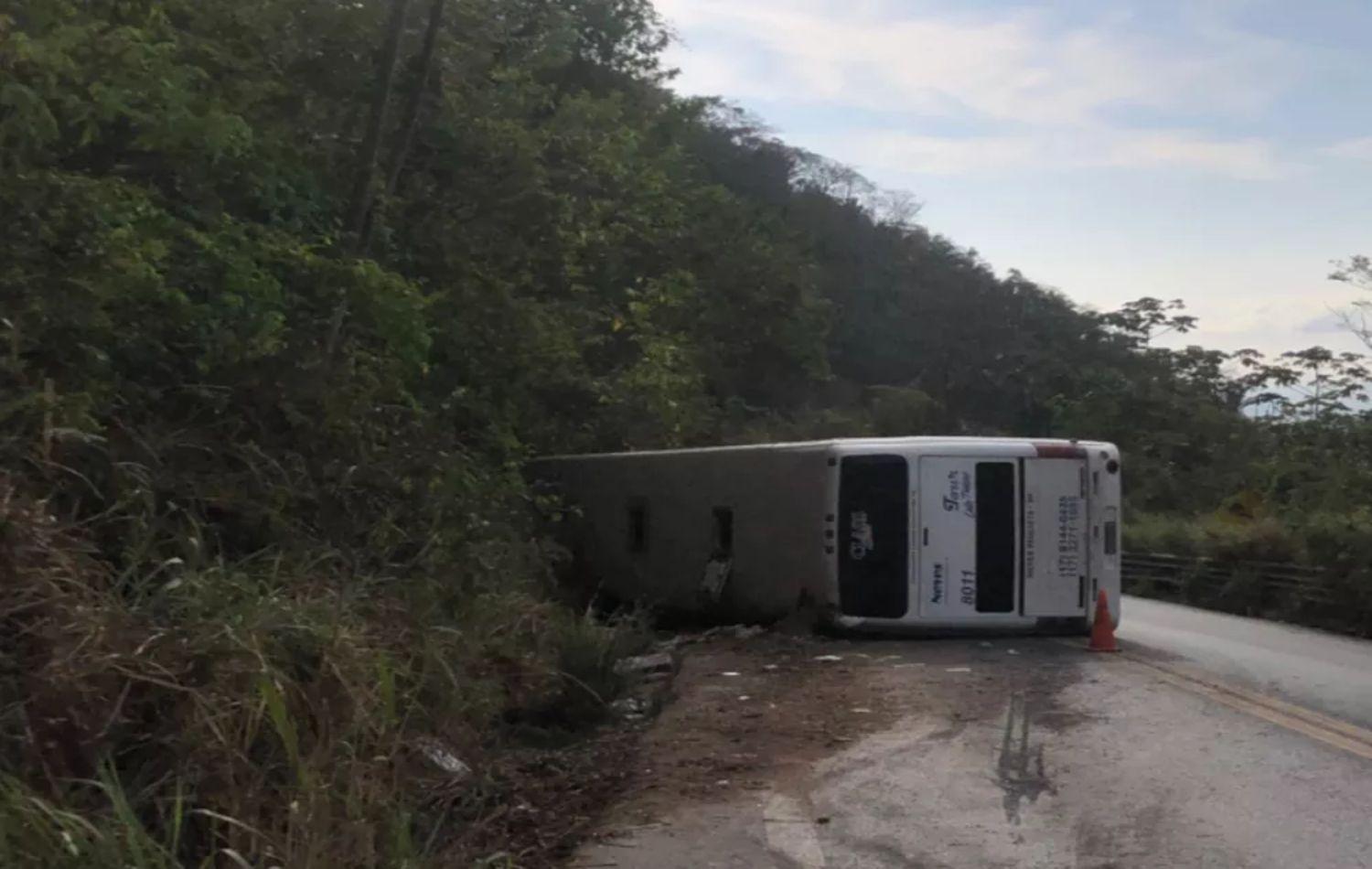 Ônibus tomba e deixa pelo menos quatro mortos na serra de Tianguá, no Ceará; são mais de 30 feridos