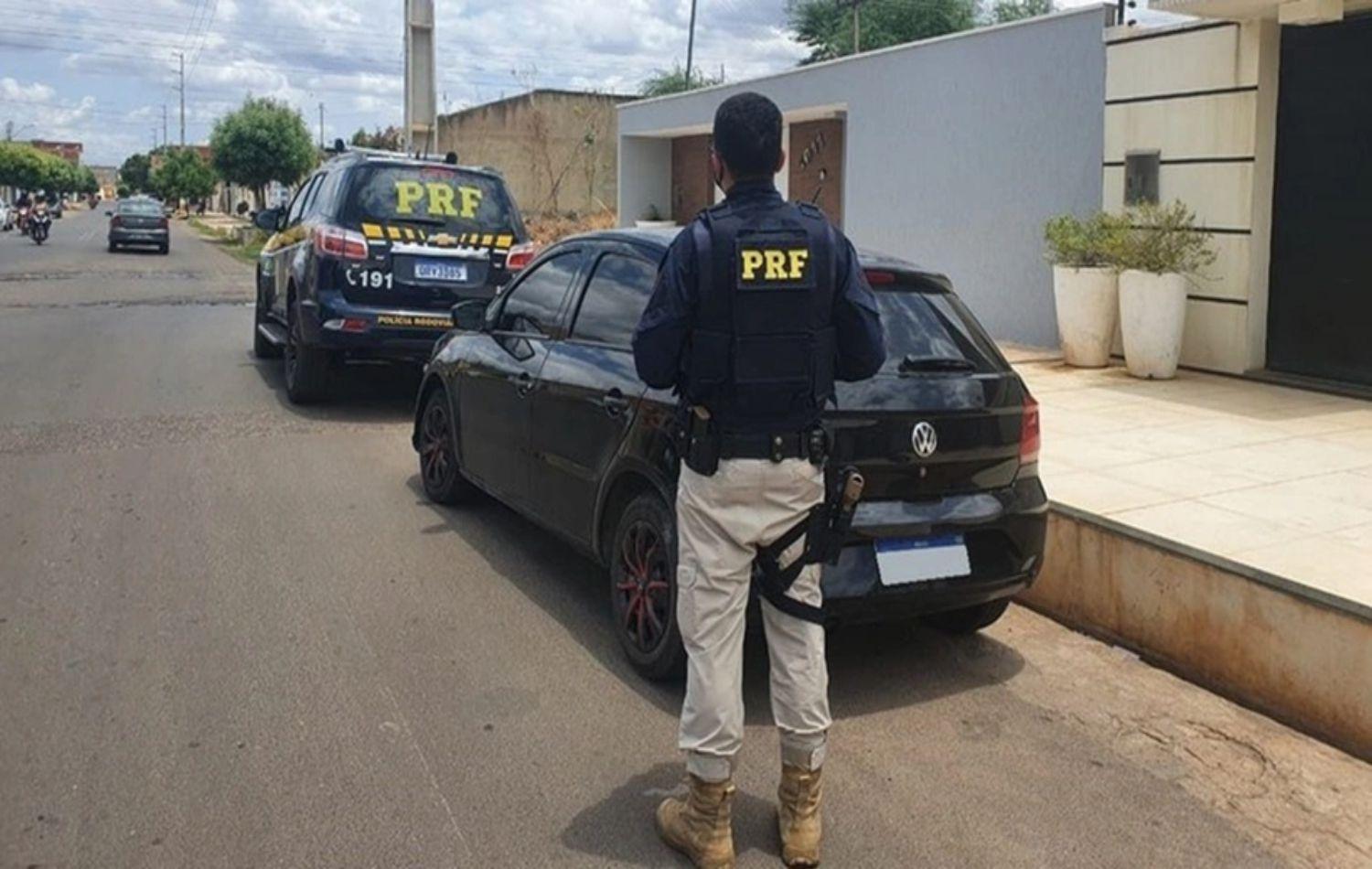 Homem é preso e carro de locadora é recuperado pela PRF em Picos