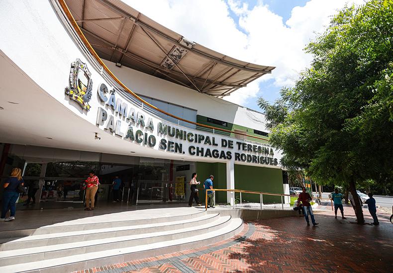 Câmara de Teresina tem quatro assessores afastados por ligação com vereadora Tatiana Medeiros